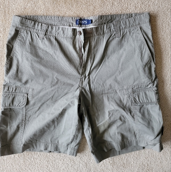 Men's Chaps cargo shorts greenish tan, size 40 - Picture 1 of 4